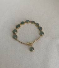 Load image into Gallery viewer, 18-KARAT GOLD LINK JADE CABOCHON BRACELET
