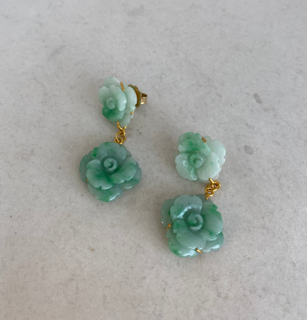 18 KARAT GOLD CARVED BRIGHT GREEN JADE PEONY DROP EARRINGS