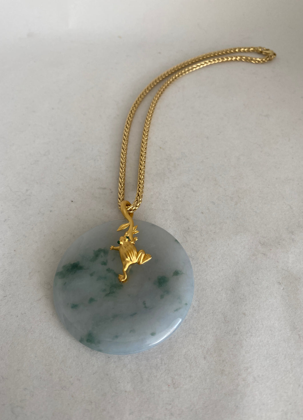 TRANSLUCENT MOSS IN GREEN JADE PENDANT WITH A FROG