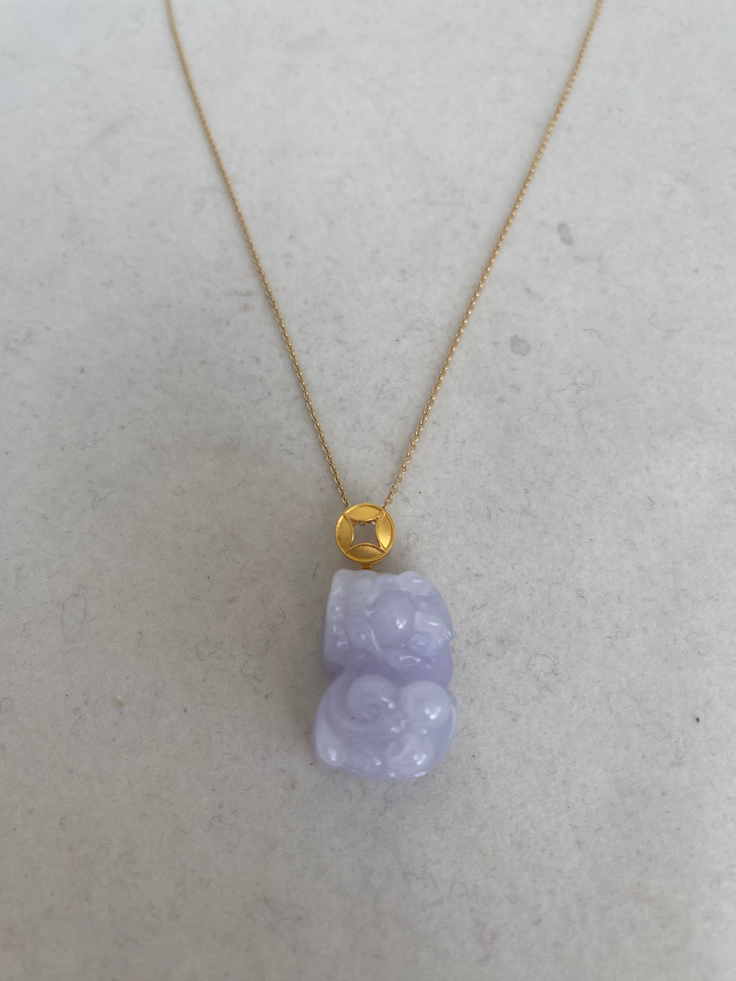 18K CARVED LAVENDER JADE PIXU PENDANT