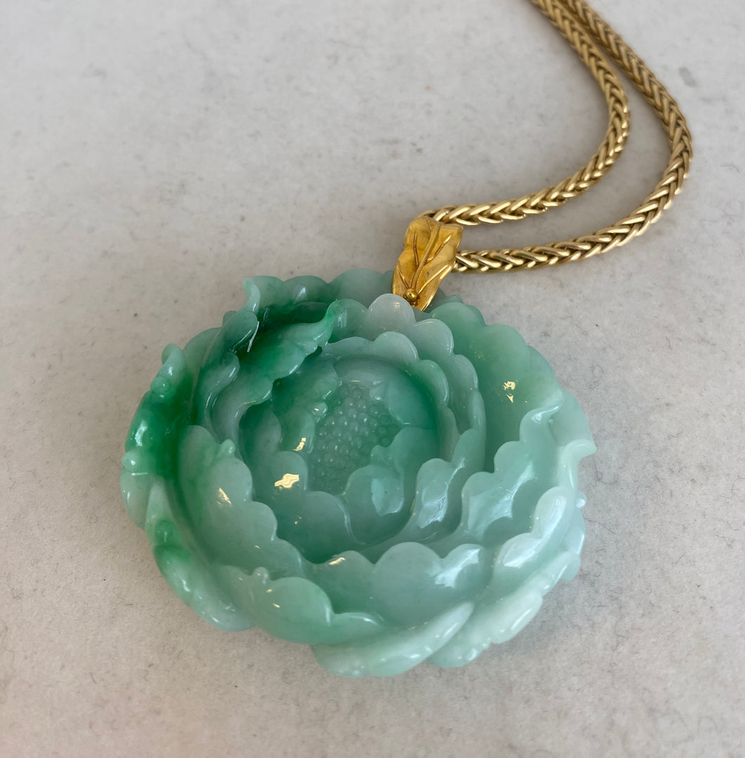 18 KARAT GOLD CARVED BRIGHT GREEN JADE PEONY PENDANT