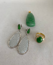 Load image into Gallery viewer, 18K BRIGHT GREEN JADEITE JADE RING
