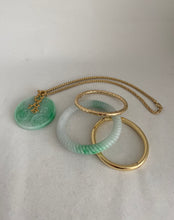 Load image into Gallery viewer, CARVED WHITE WITH BRIGHT GREEN JADE BANGLE
