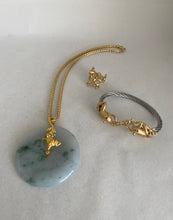 Load image into Gallery viewer, TRANSLUCENT MOSS IN GREEN JADE PENDANT WITH A FROG
