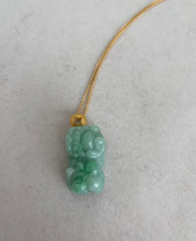 Load image into Gallery viewer, 18 KARAT APPLE GREEN JADE PIXIU PENDANT
