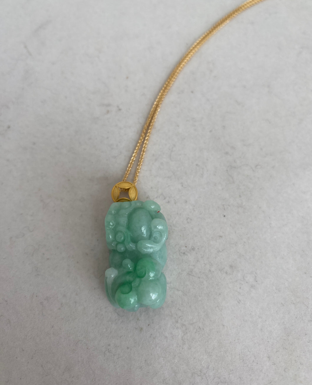 18 KARAT APPLE GREEN JADE PIXIU PENDANT