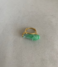 Load image into Gallery viewer, 18 KARAT GOLD CARVED GREEN JADE RING
