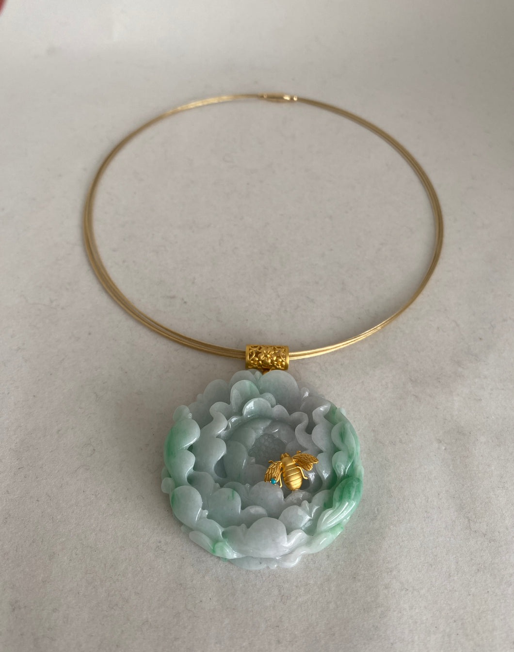 18K CARVED PEONY JADE PENDANT