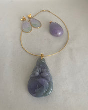Load image into Gallery viewer, 18-KARAT YELLOW GOLD BLUISH-LAVENDER DOUBLE FISH AND LOTUS PENDANT
