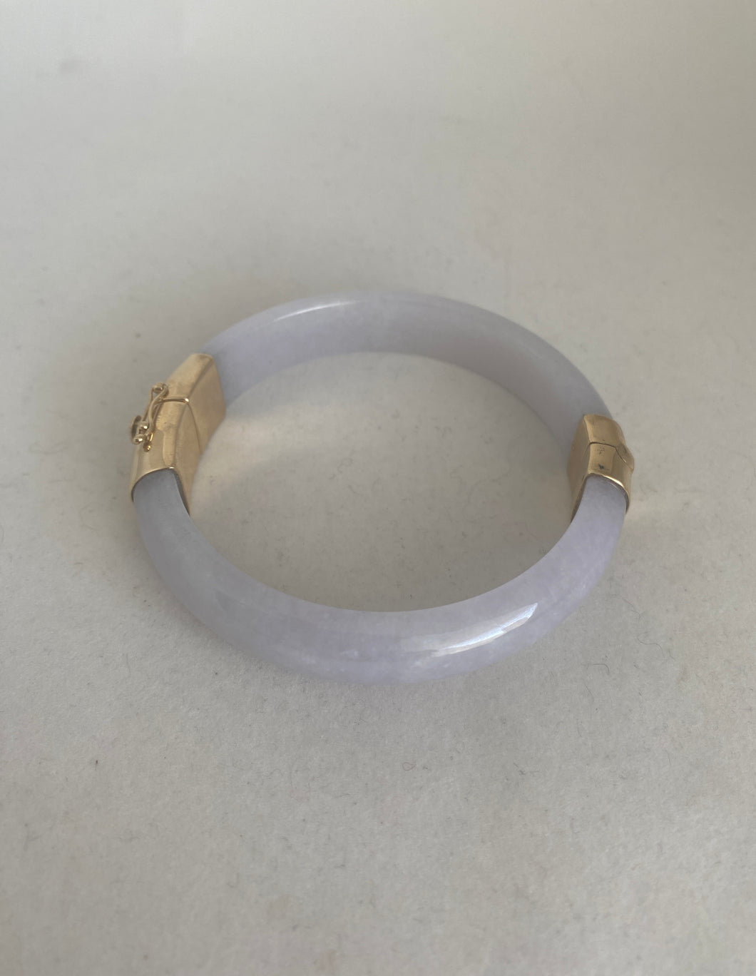 14K HINGED LAVENDER JADEITE JADE BANGLE