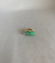 Load image into Gallery viewer, 18 KARAT GOLD CARVED GREEN JADE RING
