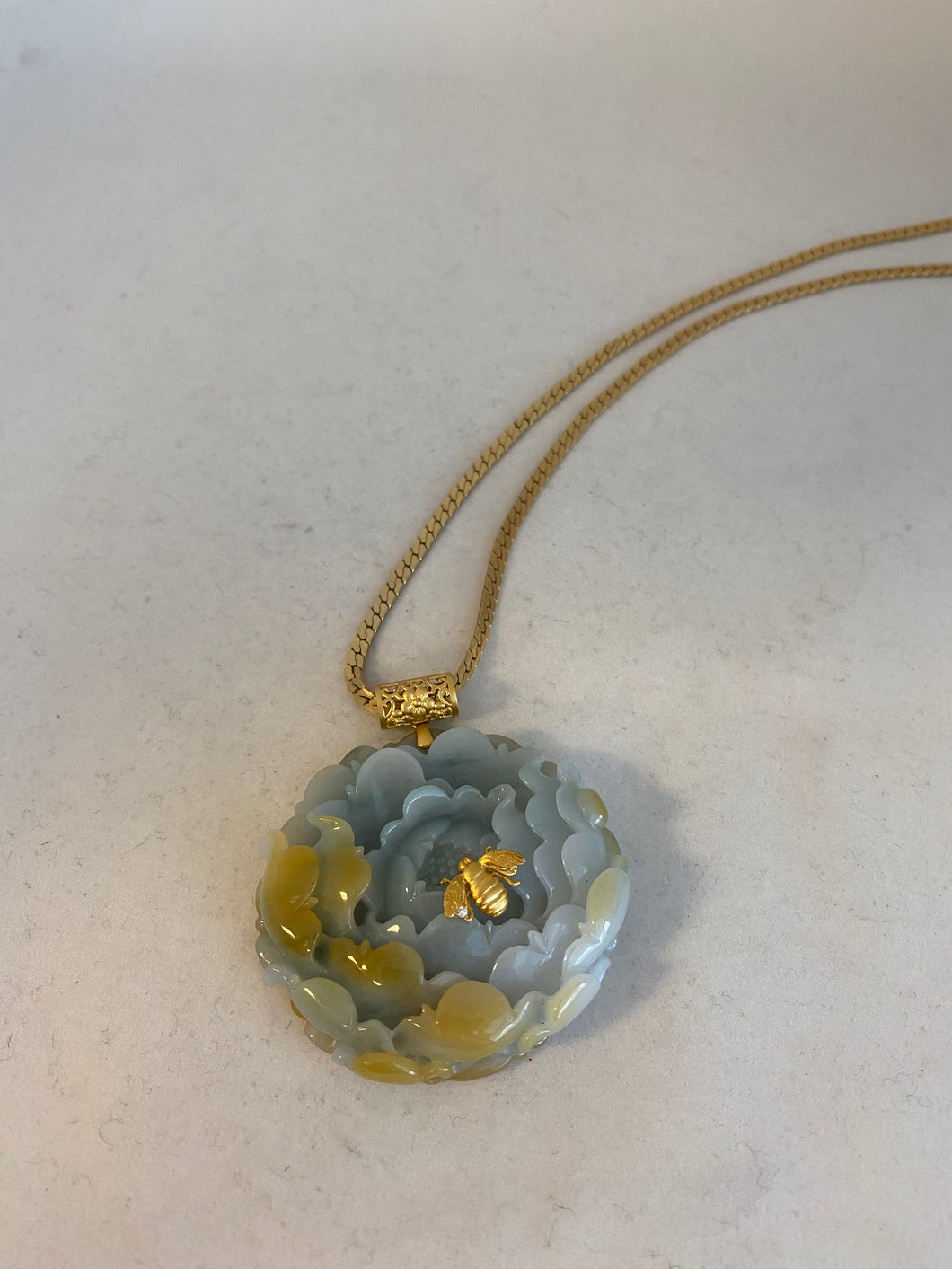 18K CARVED LIGHT BLUEISH/BRIGHT YELLOW JADE PEONY PENDANT