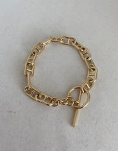 Load image into Gallery viewer, 14K GOLD LINKS BRACELET WITH A LARGE TOGGLE CLASP
