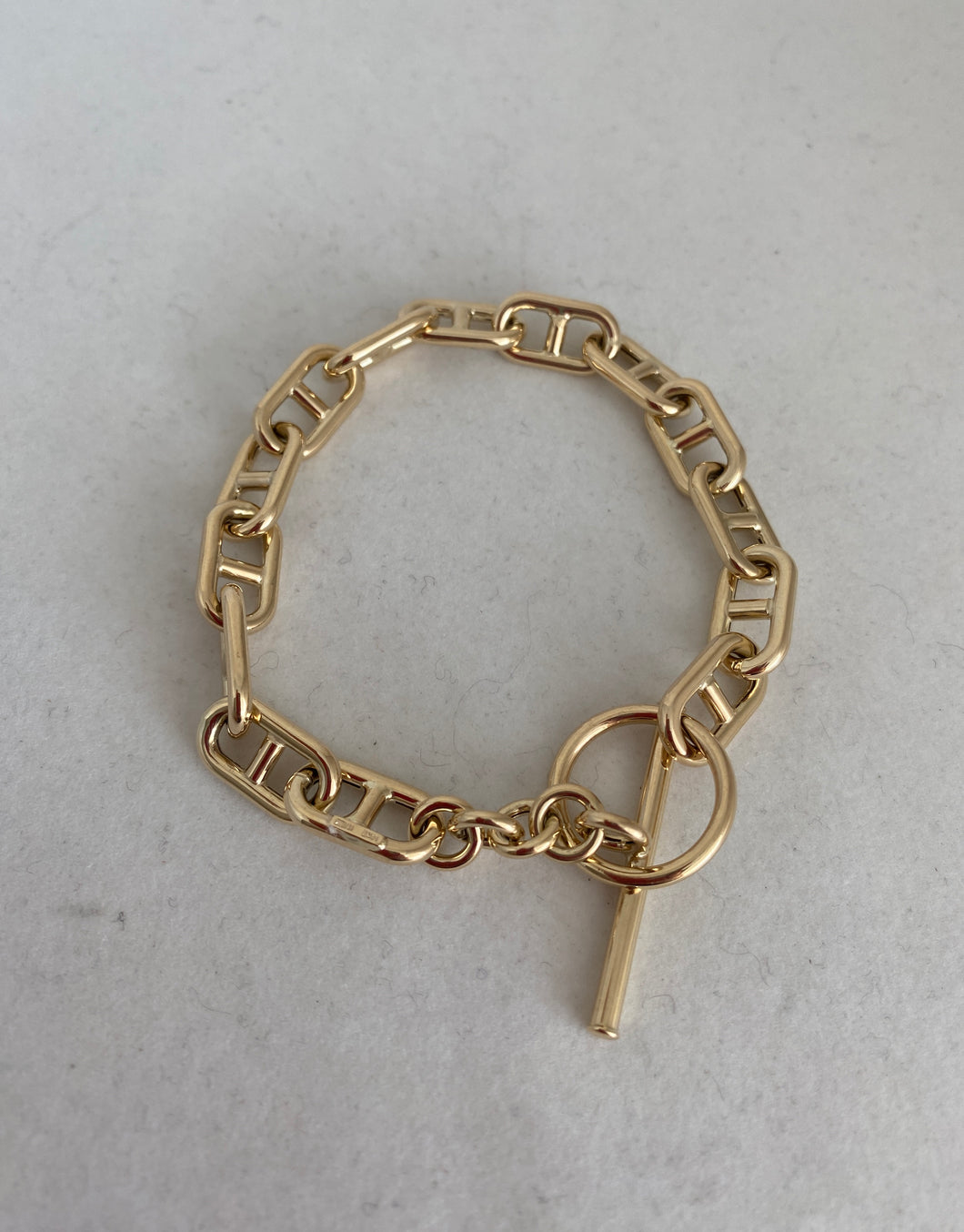 14K GOLD LINKS BRACELET WITH A LARGE TOGGLE CLASP