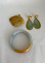 Load image into Gallery viewer, LIGHT GREEN / BUTTERSCOTCH JADE BANGLE

