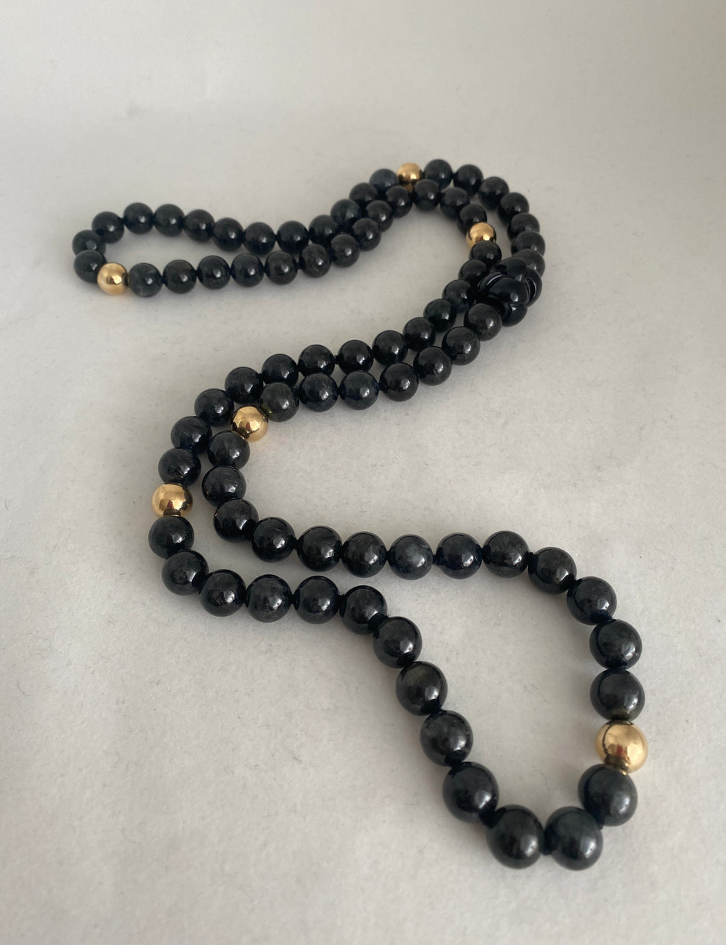 14K GOLD BLACK GREY  JADE BEADS NECKLACE