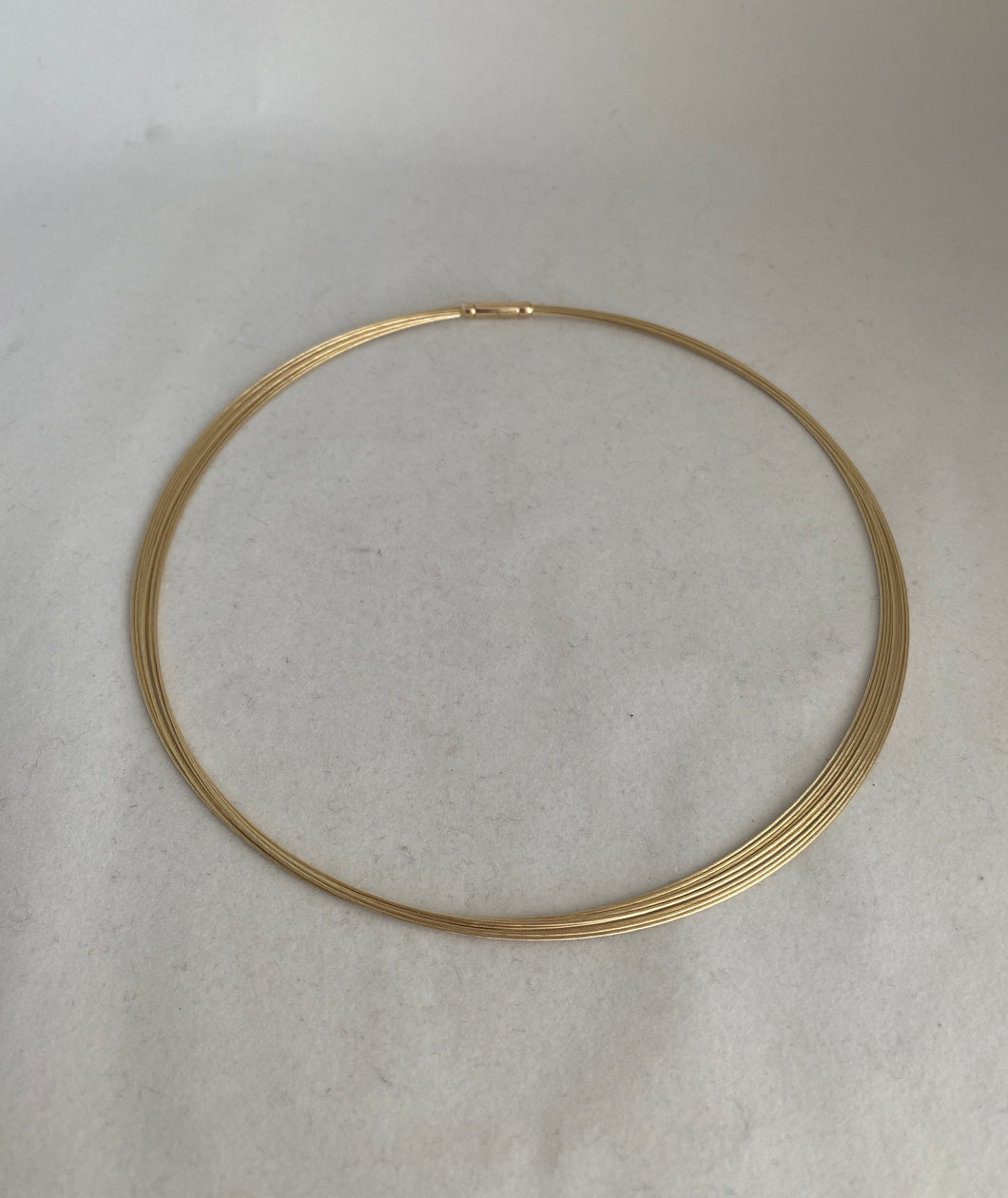 14KT YELLOW GOLD 10 STRANDS NECK WIRE