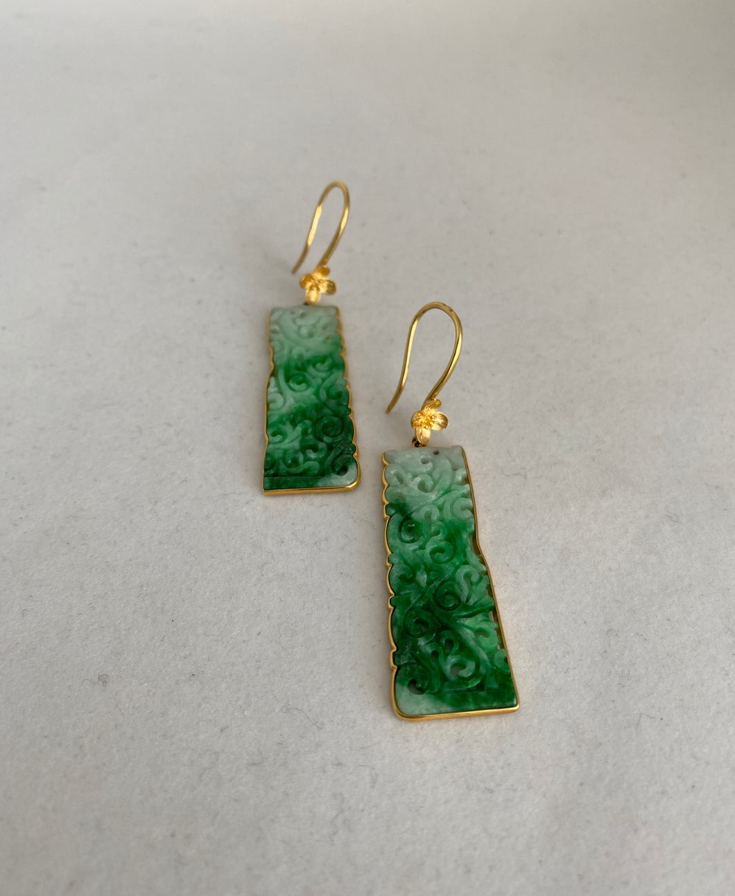 18K CARVED GREEN JADEITE JADE DROP EARRINGS
