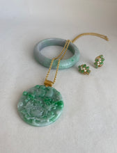 Load image into Gallery viewer, CARVED LIGHT APPLE GREEN JADEITE JADE BANGLE
