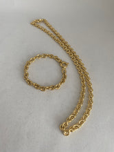 Load image into Gallery viewer, 18K OVAL LINK BRACELET 7MM
