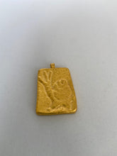 Load image into Gallery viewer, 24K YELLOW GOLD &quot; LITTLE SNAIL&quot; PENDANT
