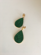 Load image into Gallery viewer, 18K YELLOW GOLD CARVED DEEP GREEN JADE EARRINGS
