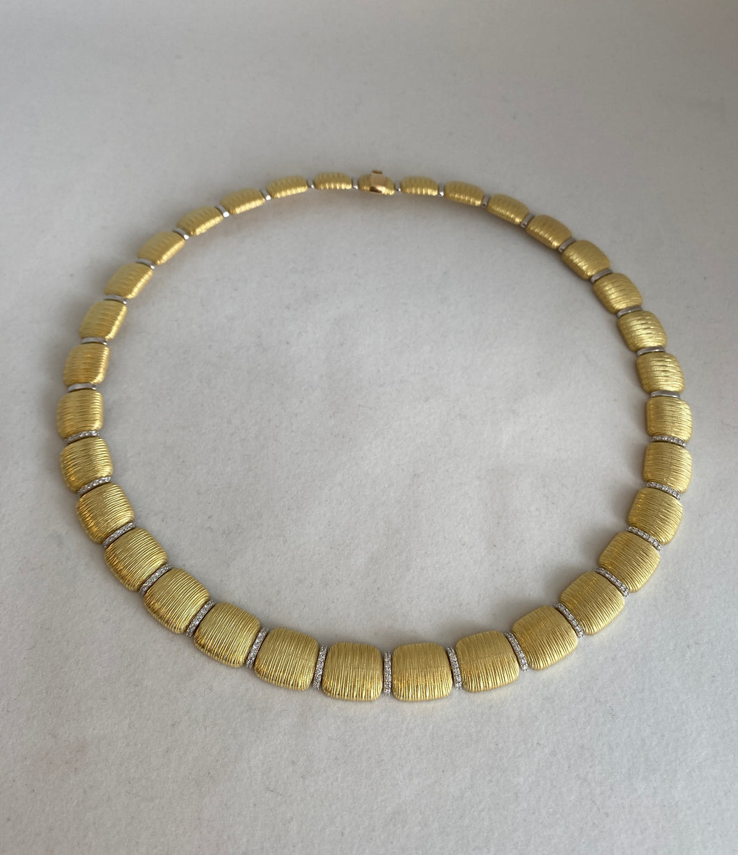 18KT YELLOW GOLD NECKLACE WITH DIAMONDS