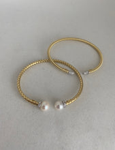 Load image into Gallery viewer, 18 KARAT CUFF BRACELET WITH FRESHWATER PEARLS
