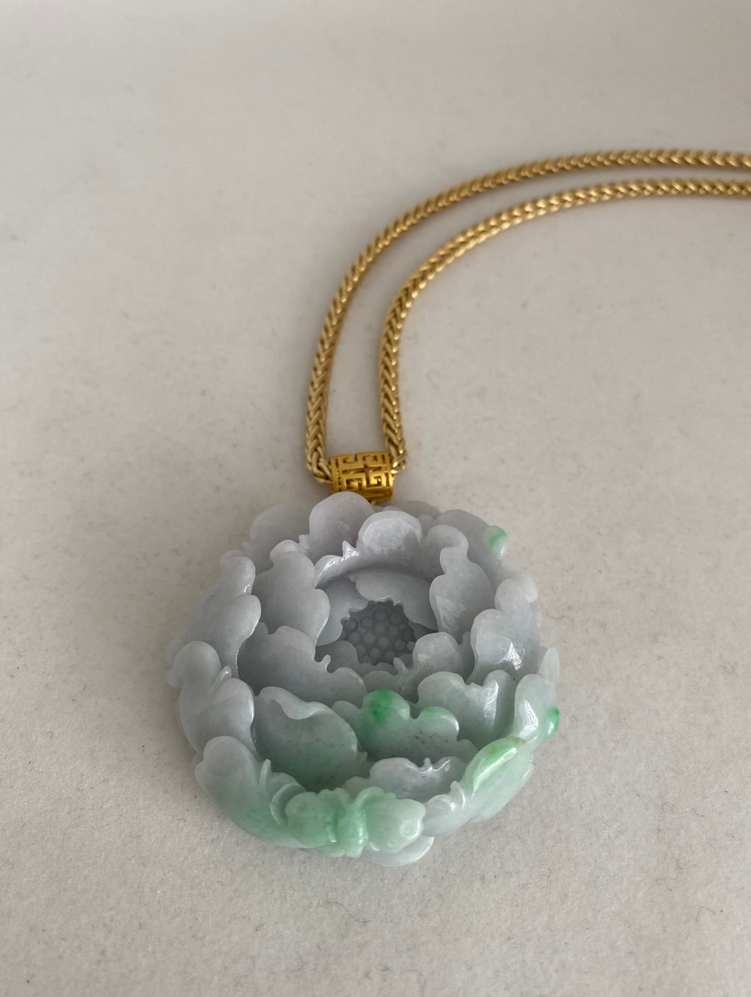 18K CARVED LIGHT GREY WITH GREEN JADEITE JADE PEONY PENDANT