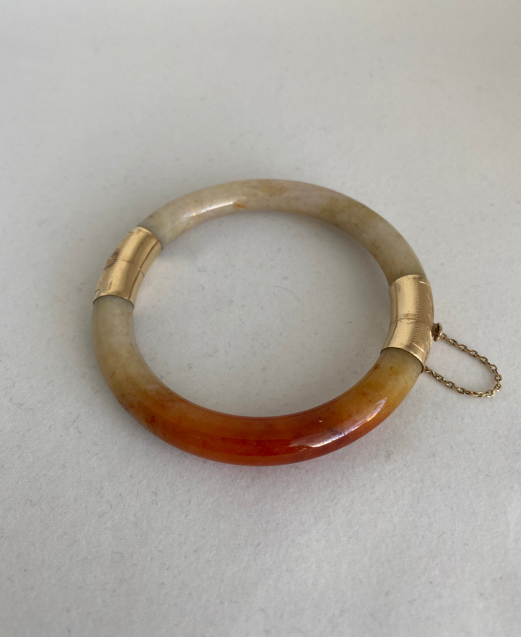 14K HINGED APRICOT-RED JADEITE JADE BANGLE BRACELET.