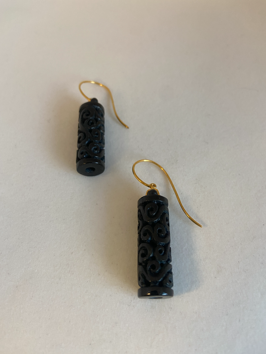 18K CARVED CYLINDER BLACK JADE DROP EARRINGS
