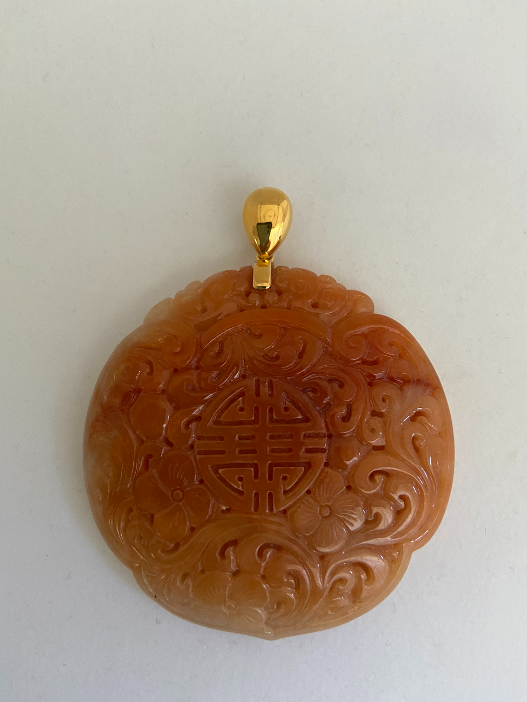 18K CARVED RED JADE 