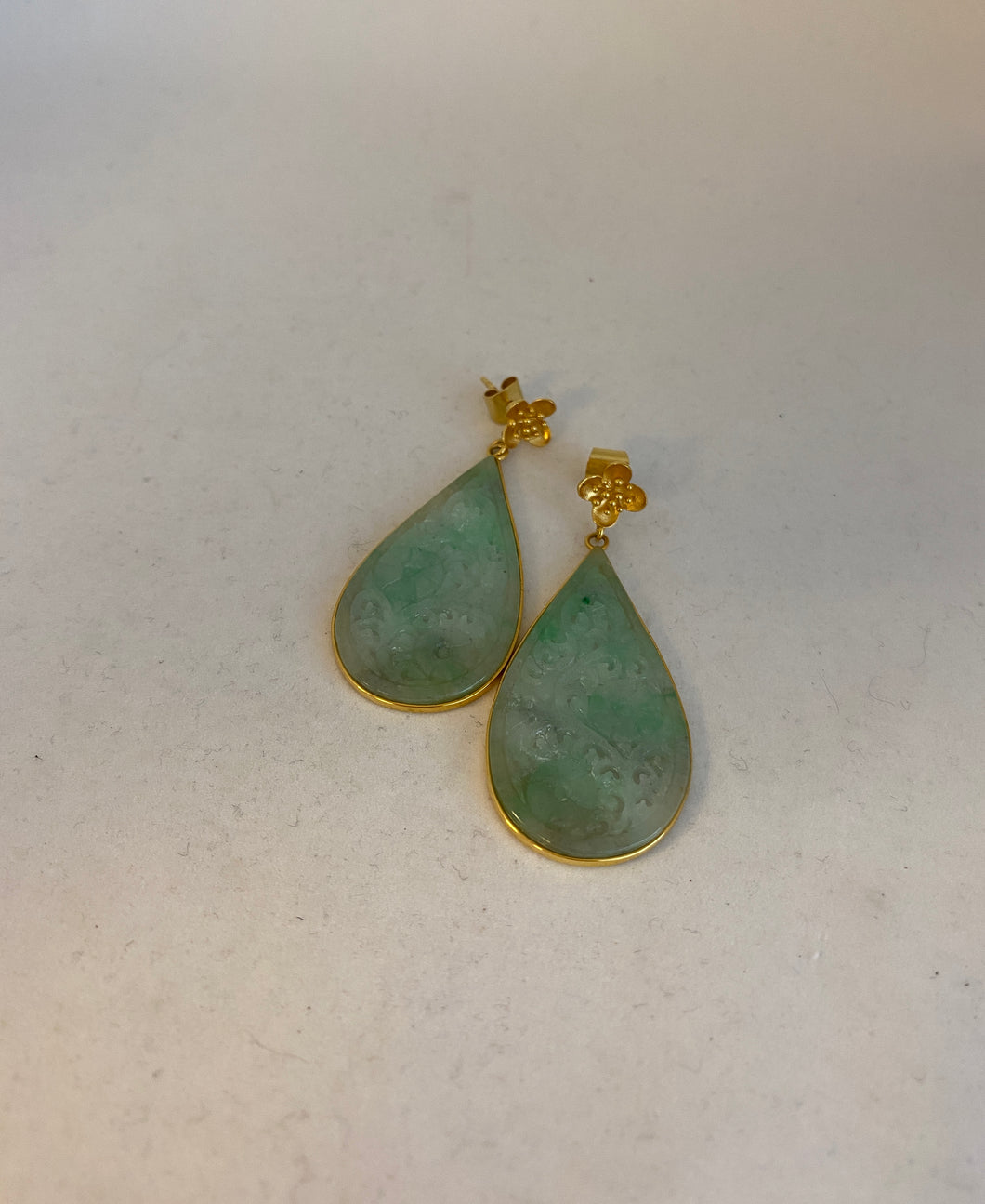 18K CARVED APPLE GREEN JADEITE JADE DROP EARRINGS