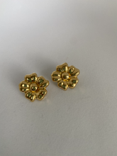 Load image into Gallery viewer, 18K GOLD FLOWER SHAPE EAR CLIPS
