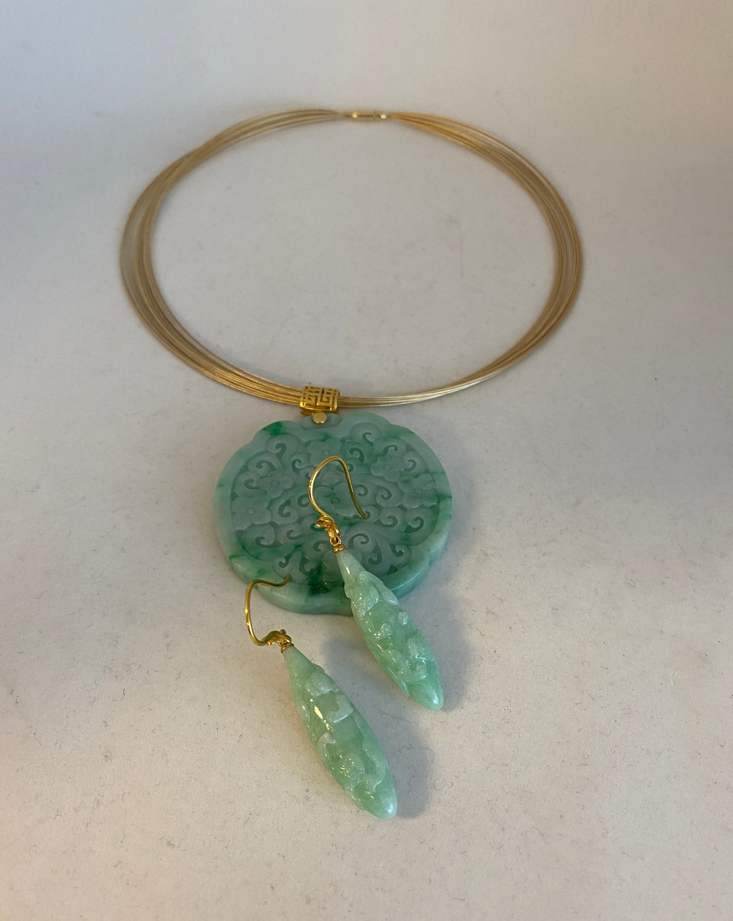 18K CARVED DOUBLE DRAGON APPLE GREEN JADE DROP EARRINGS