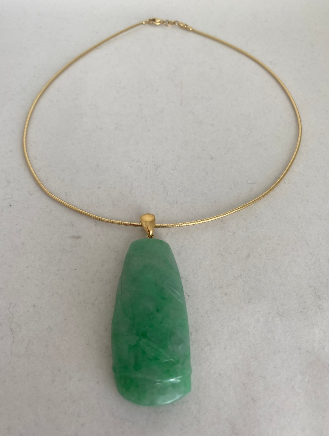 14K GOLD BRIGHT APPLE GREEN JADE BAMBOO STALK PENDANT