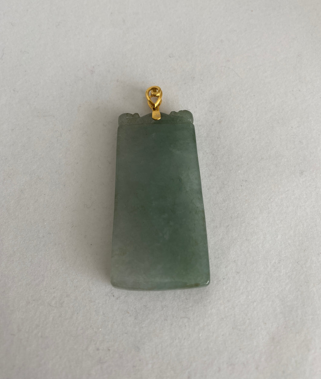 18K OCEAN GREEN JADEITE JADE PENDANT