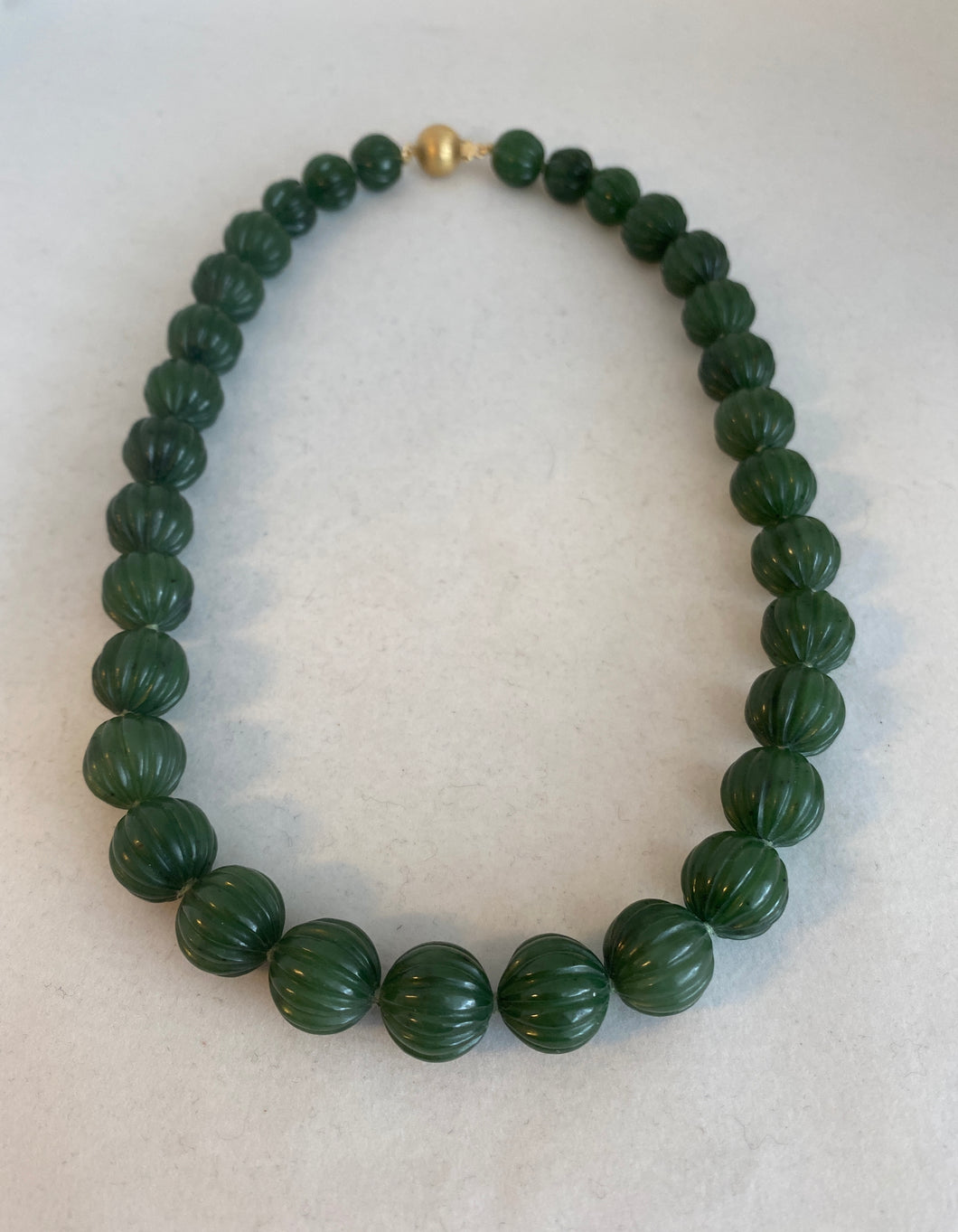 CARVED NEPHRITE GREEN BEADS NECKLACE