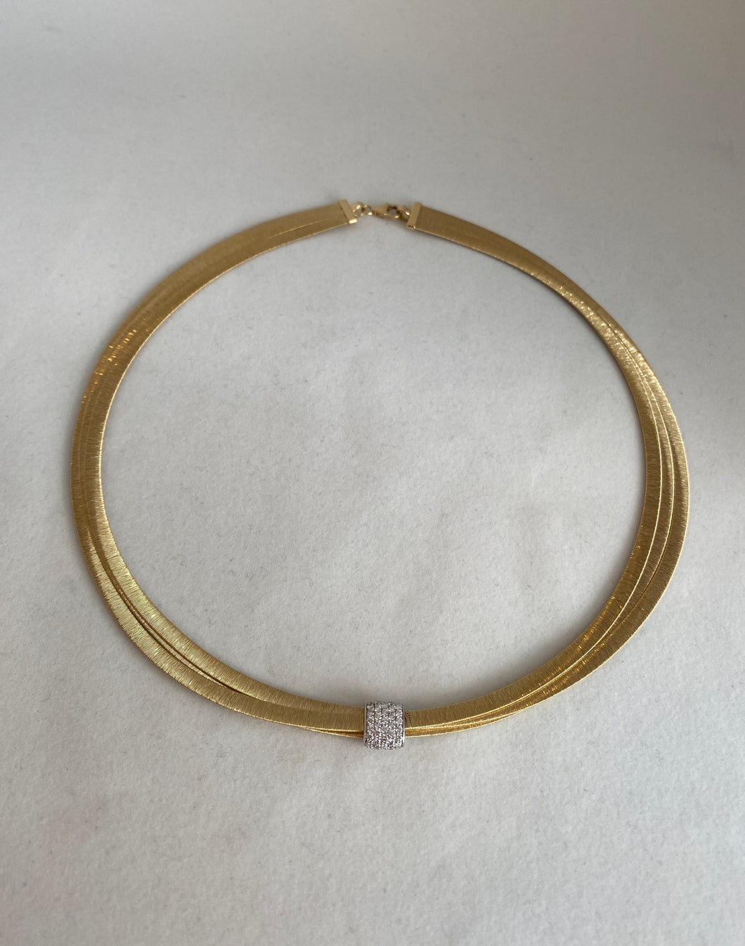 18K YELLOW GOLD THREE STRANDS NECKLACE