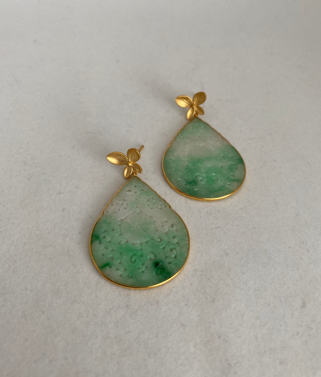18K CARVED APPLE GREEN JADE EARRINGS
