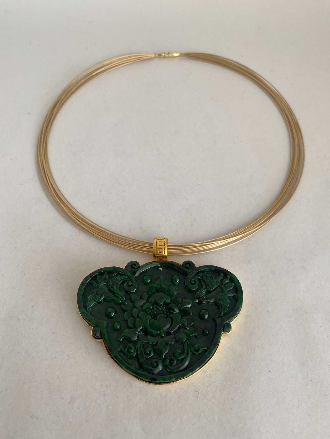 18K DEEP GREEN RUYI PENDANT