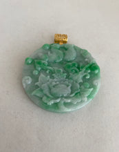 Load image into Gallery viewer, 18K CARVED APPLE GREEN JADEITE JADE PENDANT
