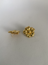 Load image into Gallery viewer, 18K GOLD FLOWER SHAPE EAR CLIPS
