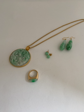 Load image into Gallery viewer, 18K GOLD APPLE GREEN JADE SADDLE RING
