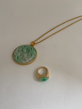 Load image into Gallery viewer, 18K GOLD APPLE GREEN JADE SADDLE RING

