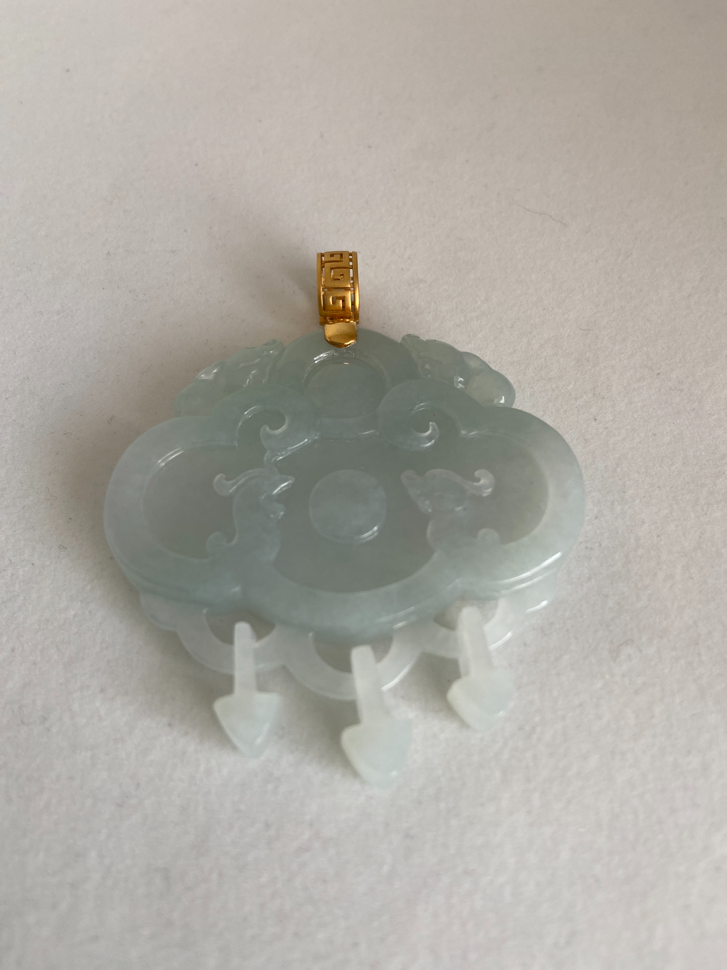 18K TRANSLUCENT ICE JADE CARVED PENDANT WITH VERY LIGHT GREEN