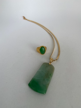 Load image into Gallery viewer, 18K BRINGT GREEN JADE PENDANT
